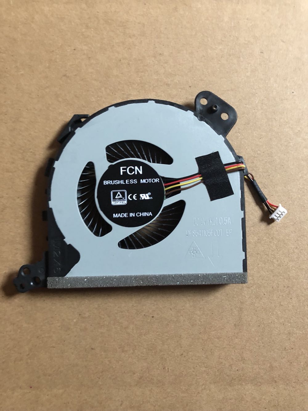 Nowy wentylator chłodnicy CPU dla Lenovo IdeaPad 320-15ABR 320-15IAP 320-17IKB 330C-15ikb 330-15 520-15IKB 320-15AST NS85B10 16K23