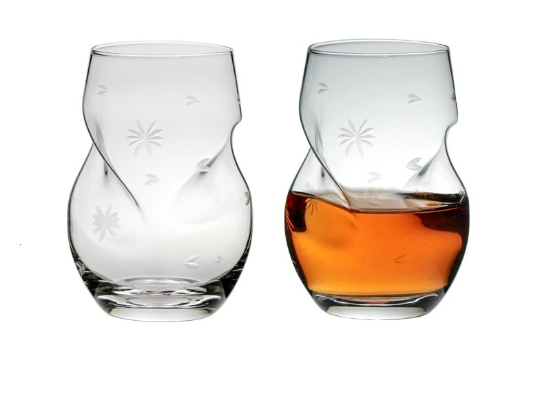 Amerikansk kreativitet dobbelt spiral spiral gammeldags whisky glas kunstnerisk modellering chivas whisky vinglas vinglas charms: 2 stk udskårne blomster