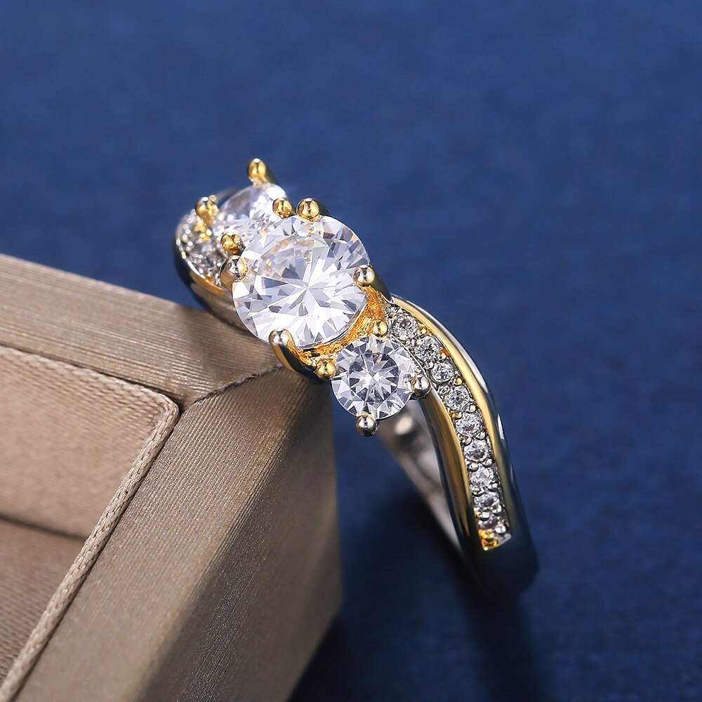 Huitan Romantische Twee Tone Aaa Dazzling Crystal Zircon Bridal Ring Delicate Volledige Bling Iced Out Wedding Vrouwen Vinger Ring Mode