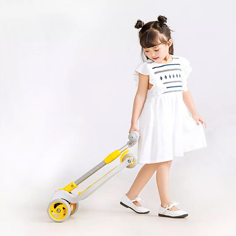 700 Divertente dei capretti Svegli dei bambini di scooter Triciclo Pieghevole skateboard Memorizzabili Lampeggiante 3 ruote per 2-5 anni di età bambini