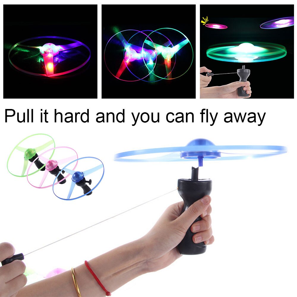 Trekksnor flash tallerken flyvende leketøy for barn barn pull string led lys opp flygende tallerken plate leker utendørs moro &amp; sport