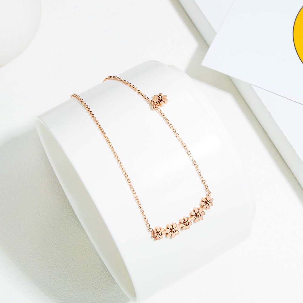 Lokaer à la titane acier inoxydable Six marguerite fleurs pendentif colliers or Rose bohême fête bijoux pour femmes N17087