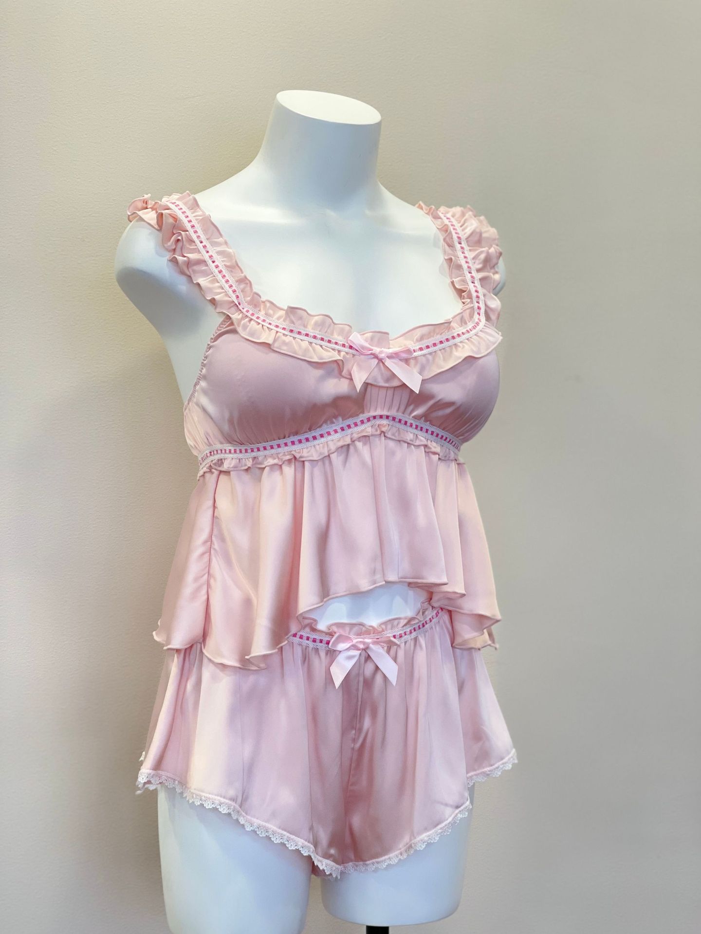 Kawaii Night Suits Sexy Nachtkleding Pyjama vrouwen Ijs Zijde Halter Jarretel Slaap Tops met Borst Pad Shorts Tweedelige set: M / Roze