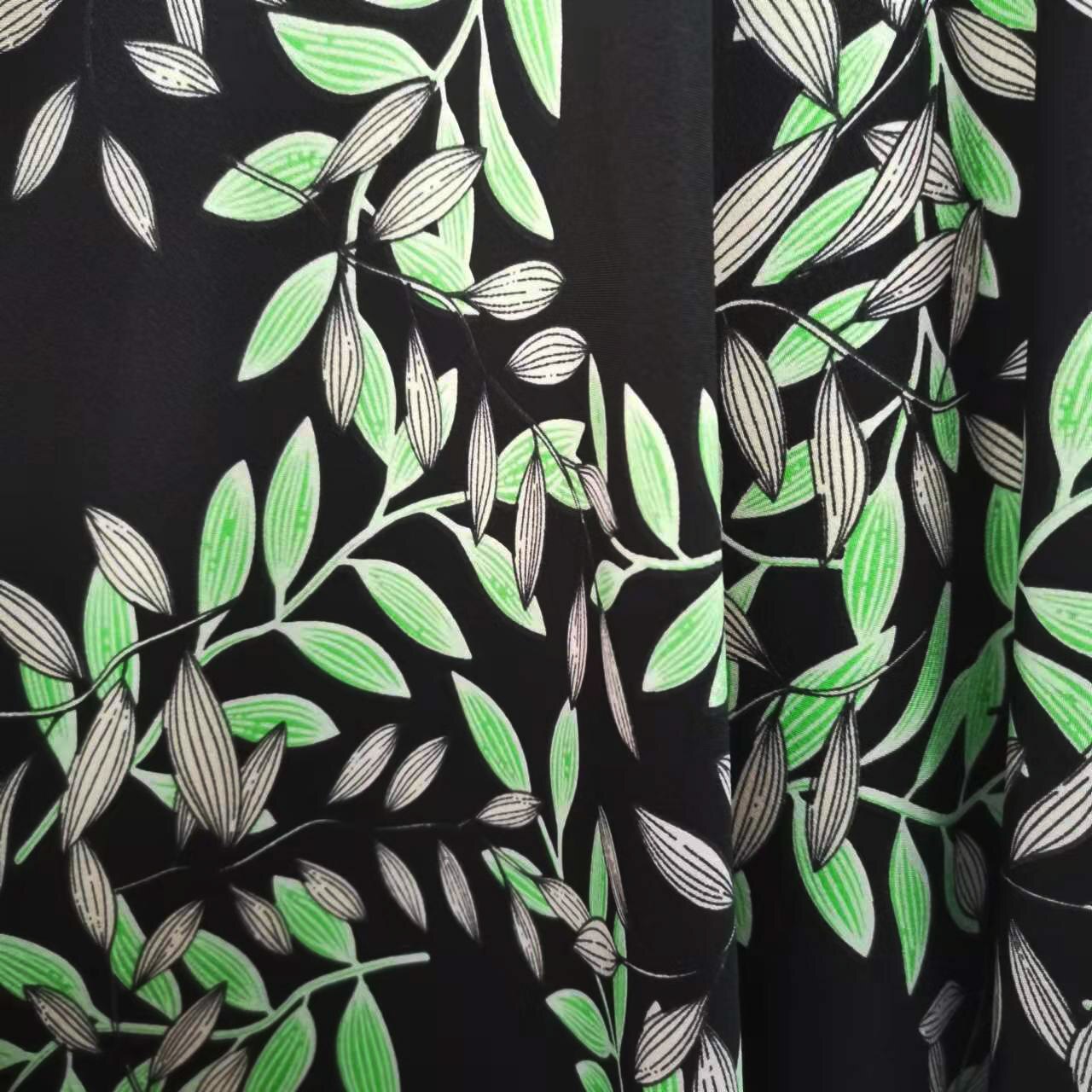 Flower Stretchy Chiffon Polyester Chiffon Dress Fabric Dress Fabric Printed Chiffon 1 Yard: 2 Marroon