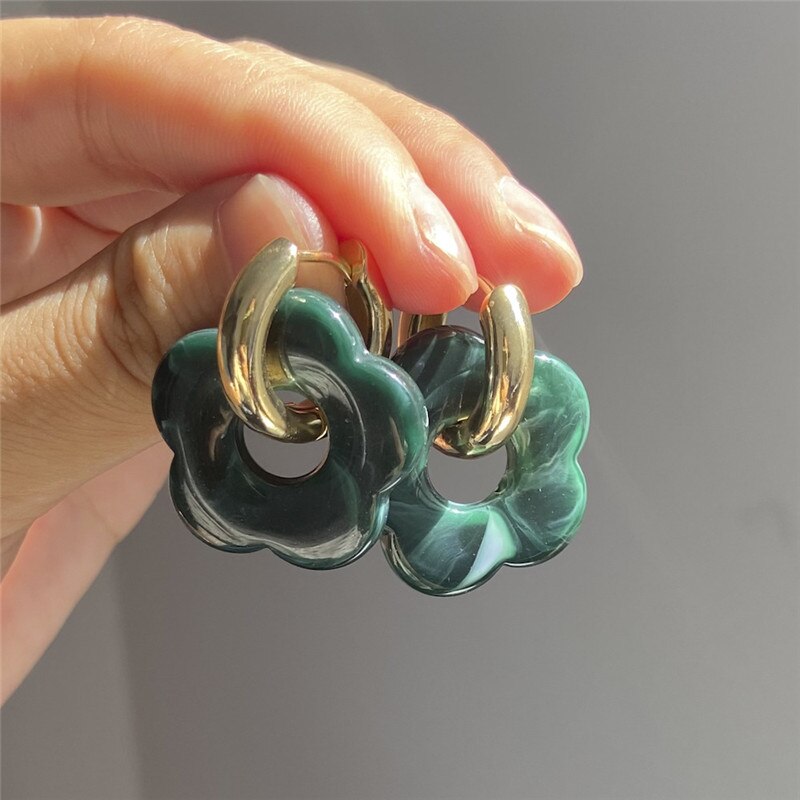 Retro Daisy Flower Resin Earrings Minimal Jewelry Neon Hollow Flower Blossom Acrylic Hoop Earrings Flower-shaped Resin Acetate: dark green
