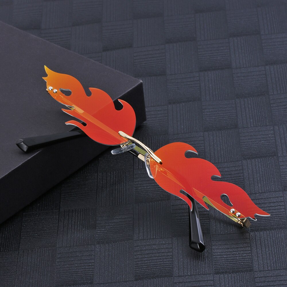 Punk zonnebril streetwear vleermuisvormige zonnebril dames randloos echte film lens  uv400 heren retro vuur vlam