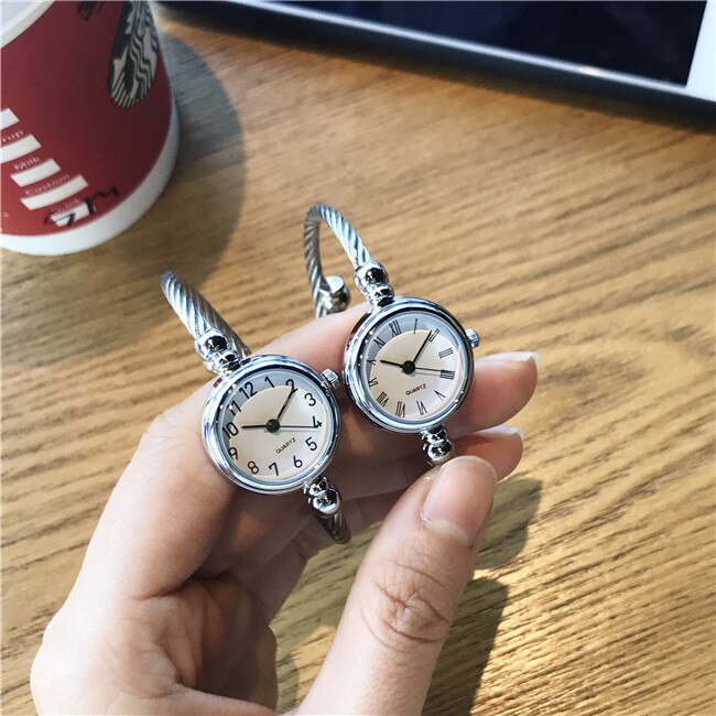 Reloj de pulsera con apertura para mujer, pulsera con apertura para estudiantes, de cumpleaños, versión coreana, relojes creativos de estilo universitario cadena fina