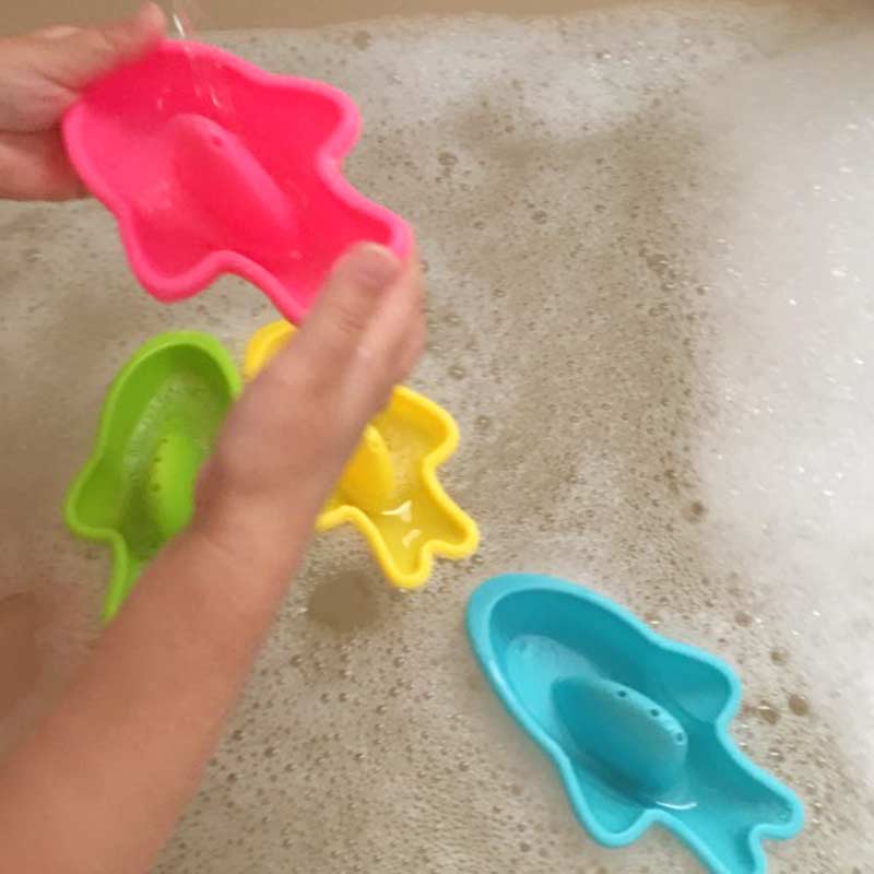 4Pcs / Set Boat Baby Bath Toy Plastic Classic Cute Underwater Shark Bathroom Swimming Toy Children Bath Toy