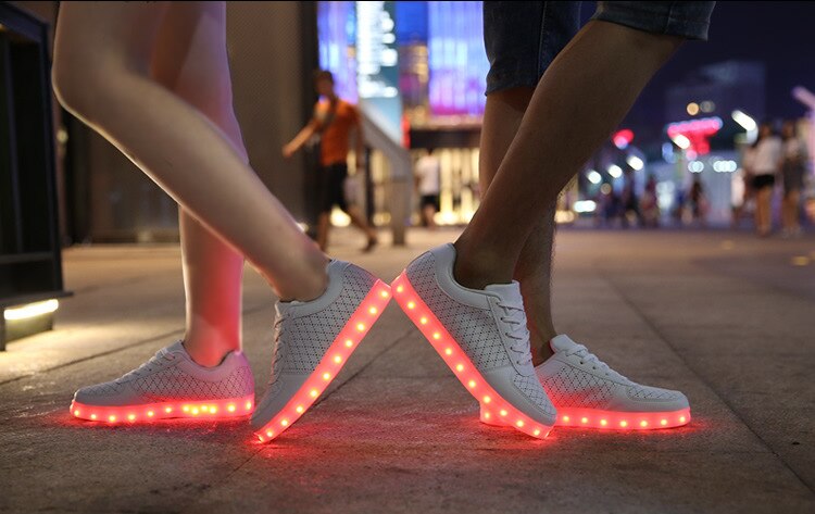Bunte glühend Frauen Schuhe Leuchtet LED Schuh USB Aufladbare Schuhe Für Erwachsene Weiß Schwarz Wohnungen Plus Größe 57