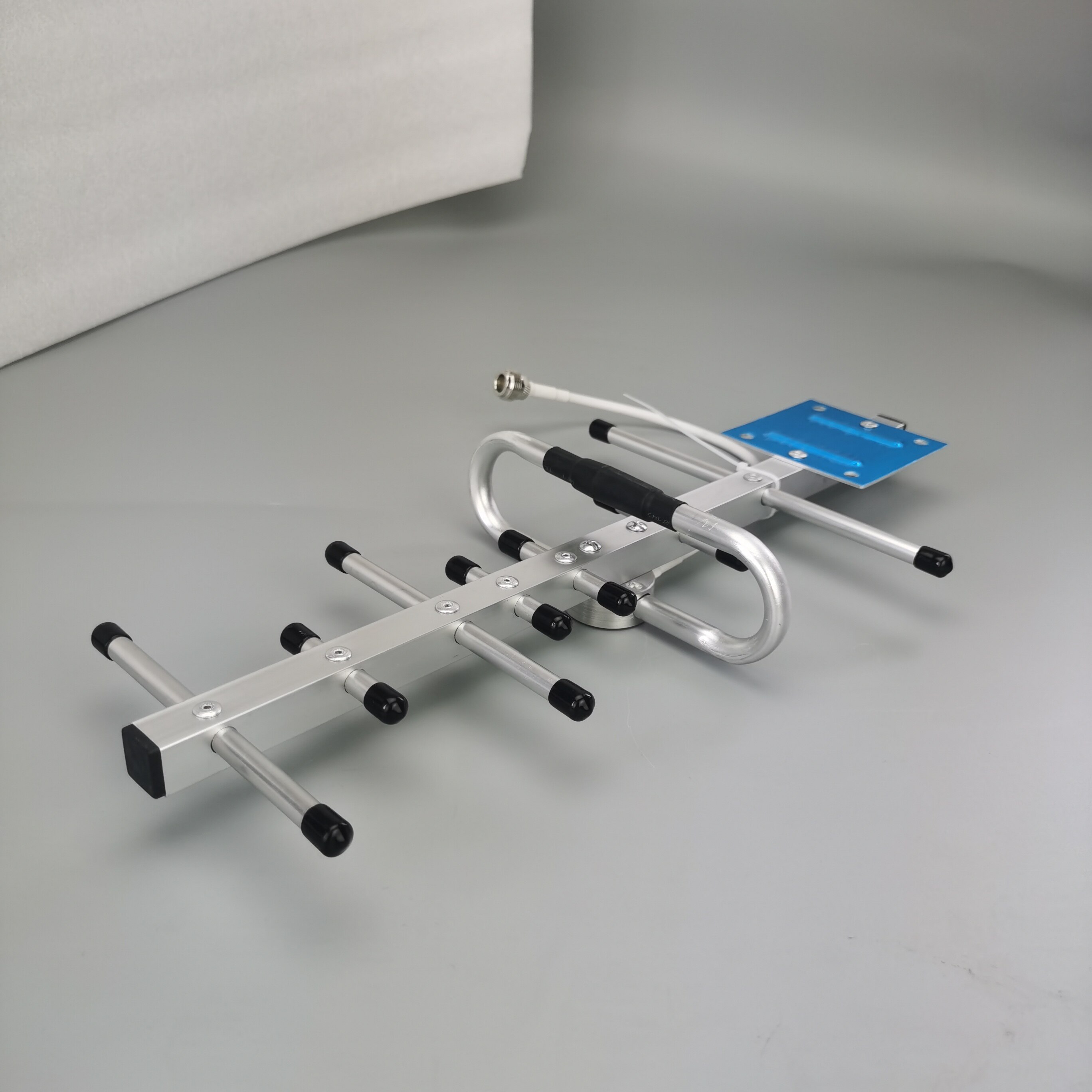 Antena Yagi 2G 3G 4G para exteriores, 698-2700 MHz, compatible con repetidor de señal GSM UMTS LTE WCDMA, 10 dBi, trabajo de alta ganancia para todos los impulsores