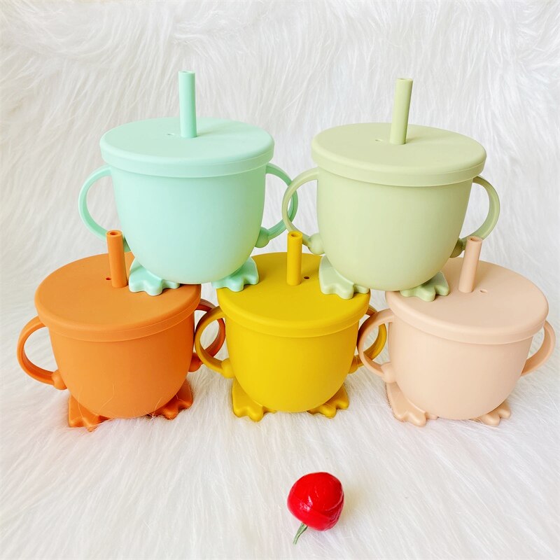 1Pcs Silicone Cartoon Children's Snack Cups -Proof Portable Shape Silicone Cups Safety Environmental