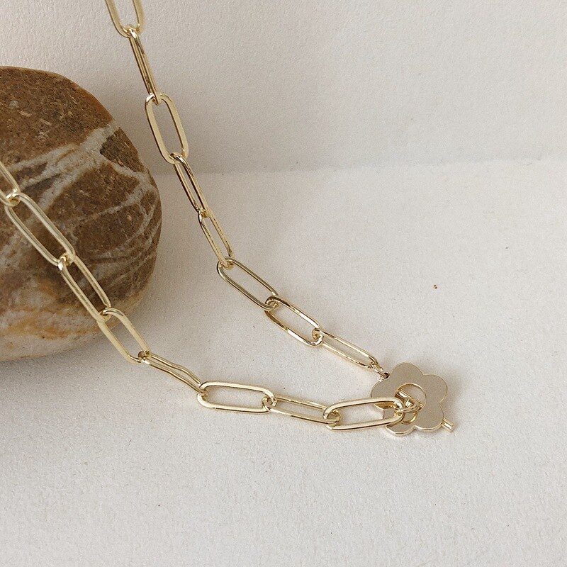 AOMU Summer Small Flower Pendant Necklace Metal Chain Necklace Collarbone Chain For Women Jewelry Party: 1 necklace