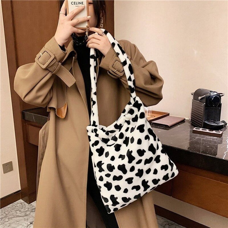 Bolsos grandes peludos de invierno para mujer, bandolera de hombro con patrón de vaca a la , de felpa suave, de viaje, informal
