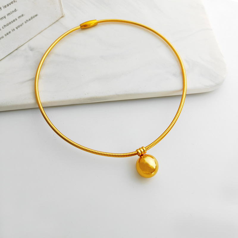 Moderne Sieraden Ronde Bal Hanger Ketting Populaire Stijl Messing Gouden Zilveren Vergulde Choker Ketting Voor Vrouwen: Golden necklace