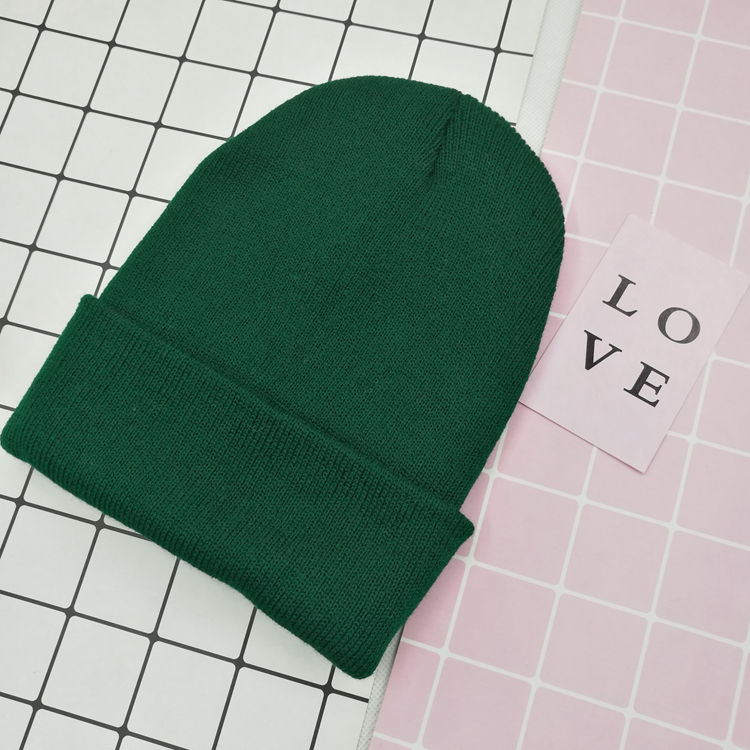 Grønne hatte til mænd / kvinder beanies strikket solid sød hat efterår kvindelige beanie caps varmere motorhjelm damer afslappet cap: Mørkegrøn