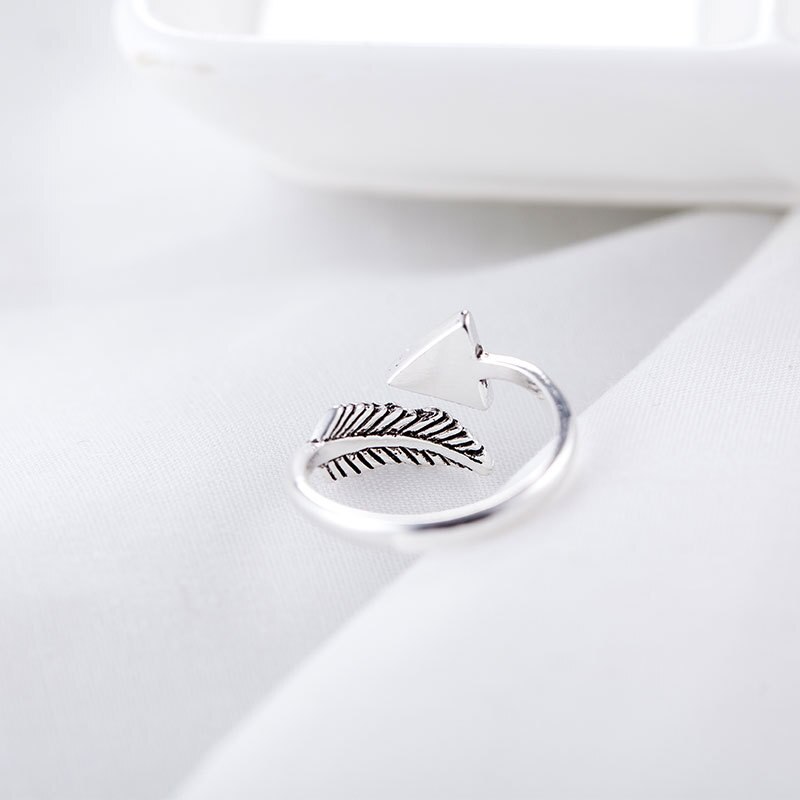 Neue Trendy Charme Schwarz Feder Ringe Für Frauen Männer Boho Knuckle Party Ringe Punk Cocktail Schmuck Mädchen