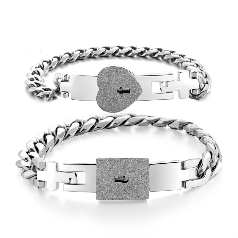 Setti ruostumaton teräs amor rakkaus sydän lukko avain pari rannekoru hänen kuningas ja kuningatar rannekorut rannekorut naiset miehet choker korut: Sinkitty sinkitty