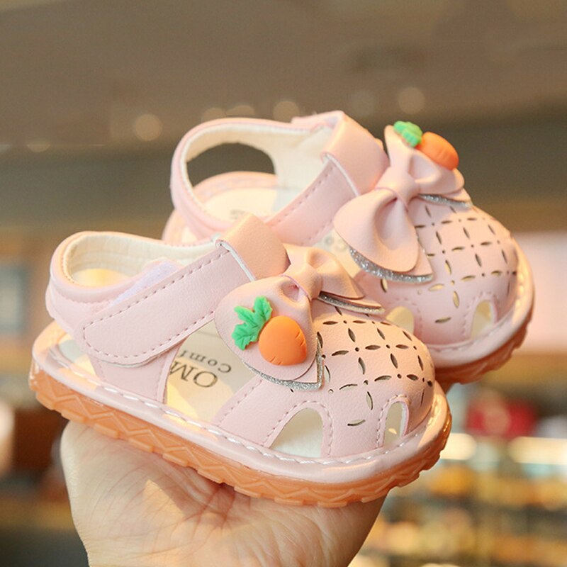 Verão sapatos de bebê meninas princesa sandálias proteção toe moda sandálias com o som 0-2 anos bebês sapatos da criança tamanho 15-19