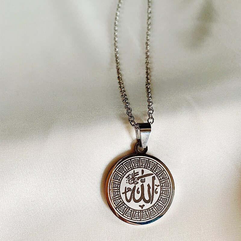Klassiskt muslimskt allah hänge halsband lämpligt för män och kvinnor islamisk amulett rostfritt stål vattentäta smycken: Al5865- silver