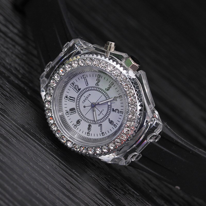 Damklänningar klocka silikon led självlysande kvinnor män sportarmbandsur 7 färger flash quartz klockor relogios masculino: Svart vit