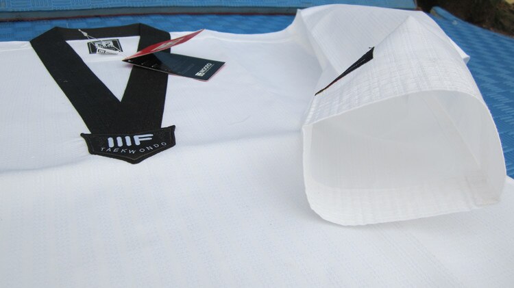 promotional MOOTO taekwondo Dobok WTF Dobok Taekwondo Uniform Belt with Special Fabric cotton red black -v neck TKD uniforms