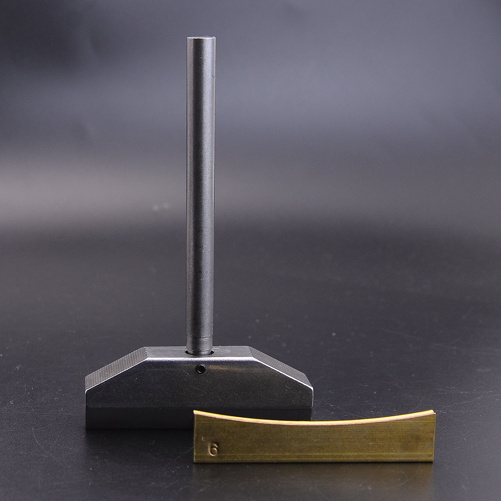 Caul per pressa per tasti della tastiera con inserto in ottone per chitarra basso: bianca