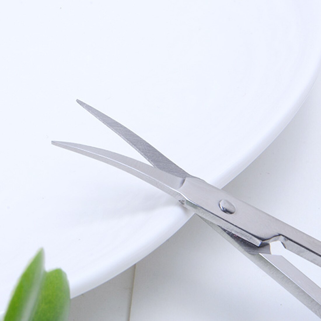 Stainless Steel Sharp Tip Eyebrow Makeup Scissors Manicure Face Hair Trimming Tweezer Scissors Make Up Beauty Tool