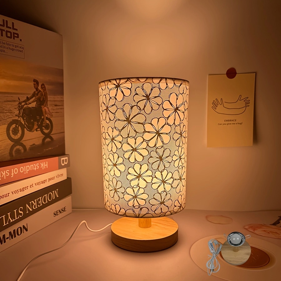 Lampada da tavolo semplice con copertura in tessuto, base in legno, alimentatore USB - luce tricolore per regali di studio in camera da letto