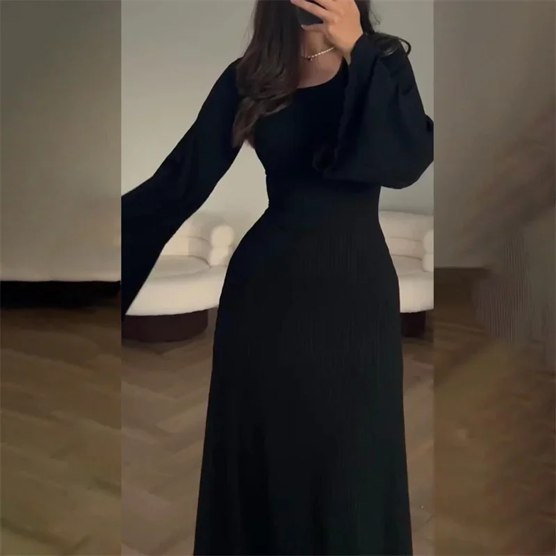 2024 Elegante Dünne Kleider Frauen Zurück Spitze-hoch Kleid Einfarbig Gestrickte Grube Streifen Kleid Herbst Langarm weibliche Kleid: S / Schwarz