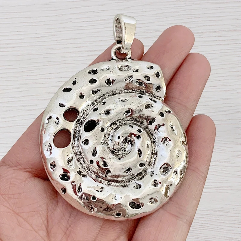 1 x antiek zilver kleur grote schelp schelp zeeslak spiraal charme hanger voor ketting sieraden maken accessoires 78x54mm: Licht Geel Goud Kleur