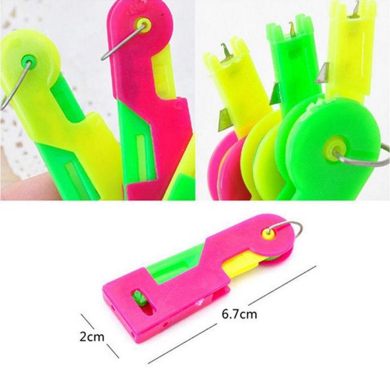 Diy Plastic Naald Threader Apparaat Gids Accessoire Willekeurige Kleur Ouderen Huisvrouw Handige Automatische Hand Machine