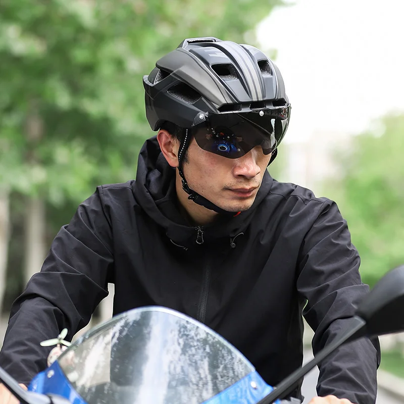 WEST BIKING-casco de ciclismo para hombre y mujer, gafas con luz trasera, visera para el sol, casco para bicicleta de montaña y carretera, gorra segura para motocicleta