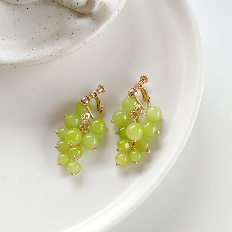 Japansk stil piger friske grønne druer klase øreringe med klips på øreringe runde krystal drue form øreringe ingen huller i ører til kvinder