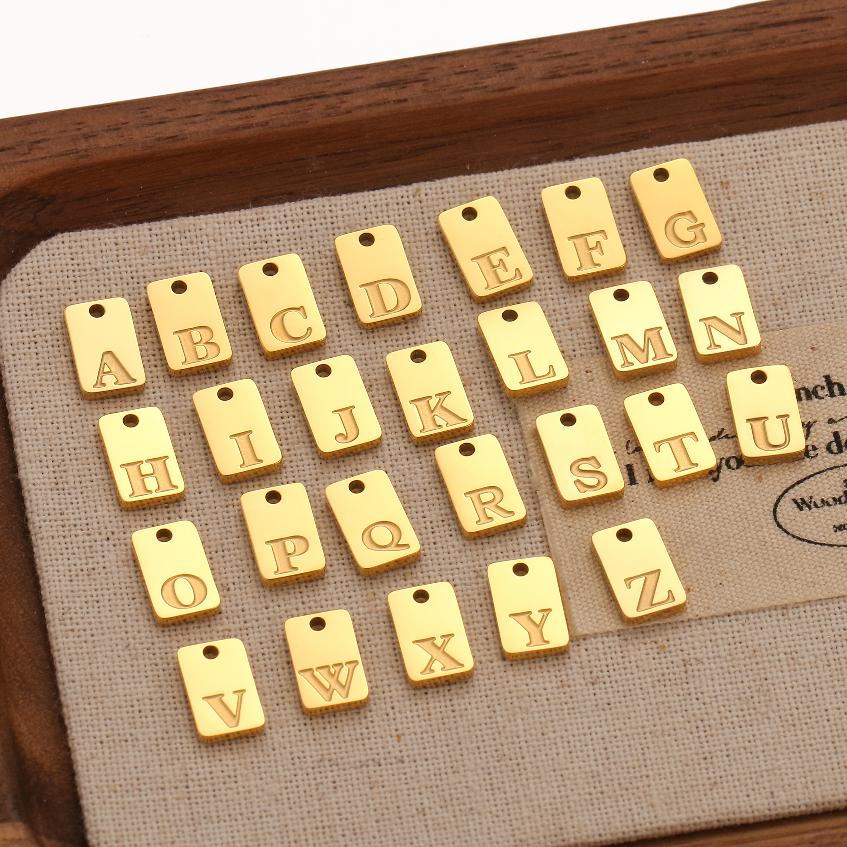 Breloques initiales de l'alphabet carré en acier inoxydable, lettre anglaise gravée, colliers de la présidence bricolage, fabrication de bijoux esthétiques, 5 pièces par lot