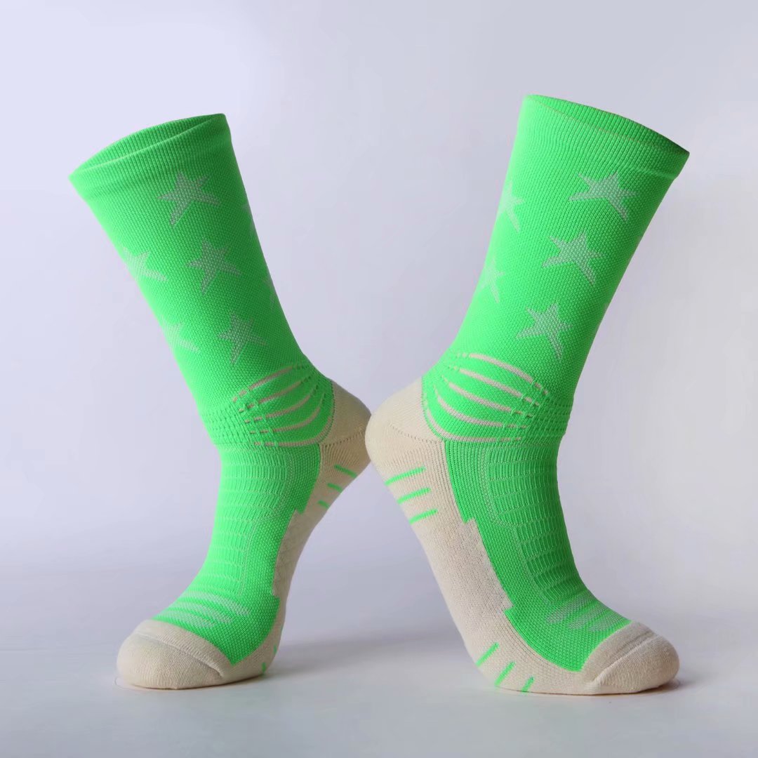 Wysokiej dobrej jakości, najnowsze nylonowe skarpetki robić koszykówki elita siedmiokolorowe połączenie lekkie oddychające męskie damskie skarpety sportowe na rowerze