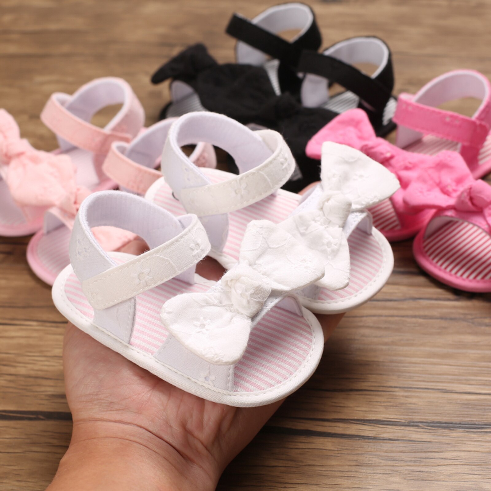 Sandali per bambina estivi traspiranti, decorazioni con fiocco stile dolce per bambini scarpe con suola morbida Prewalker antiscivolo per neonati