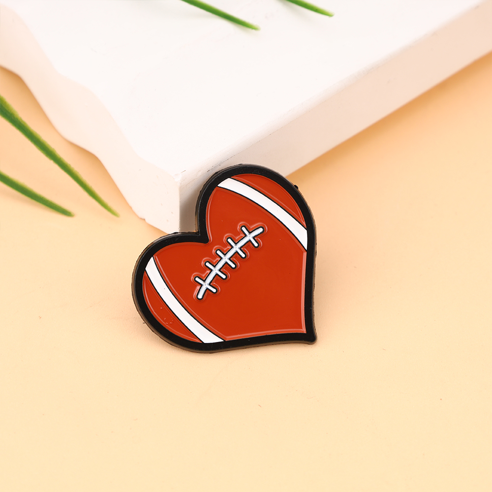 Conjunto de 4 broches de lapela em esmalte com bolas de desenho animado, estilo futebol americano, para homens, acessórios para mochilas e roupas. amigos!