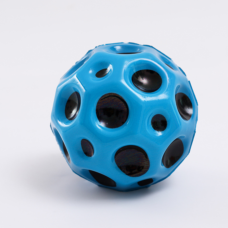6cm mini högelastisk solid pu skum fotboll träning hål boll för att lindra stress fidget leksak elastisk boll moon ball för barn: Blå
