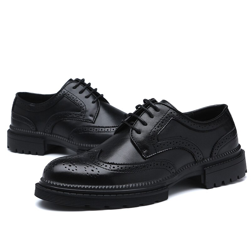 Negro Hombre Zapatos formales zapatos planos Brogues hombres tallados patrón punta redonda hombre cómodo Oxford estilo europeo zapatos de oficina de negocios