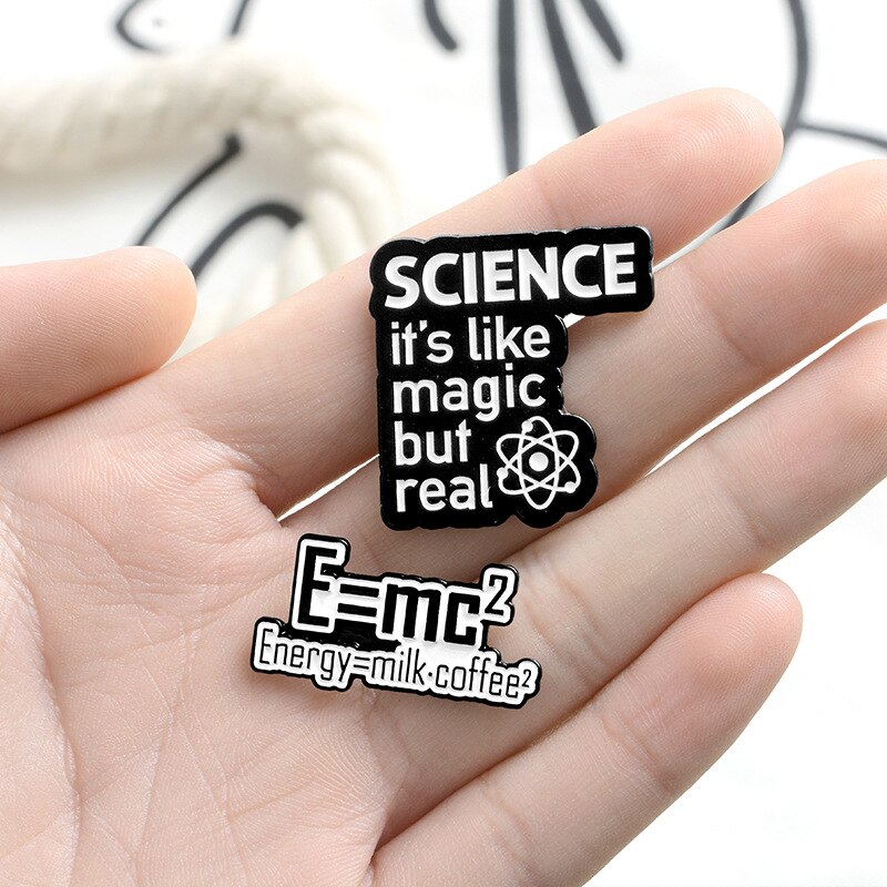 Creatieve Energie Vergelijking Broches Melk Koffie Natuurkunde Energy Science Magic Pins Shirt Revers Studenten Sieraden Badge