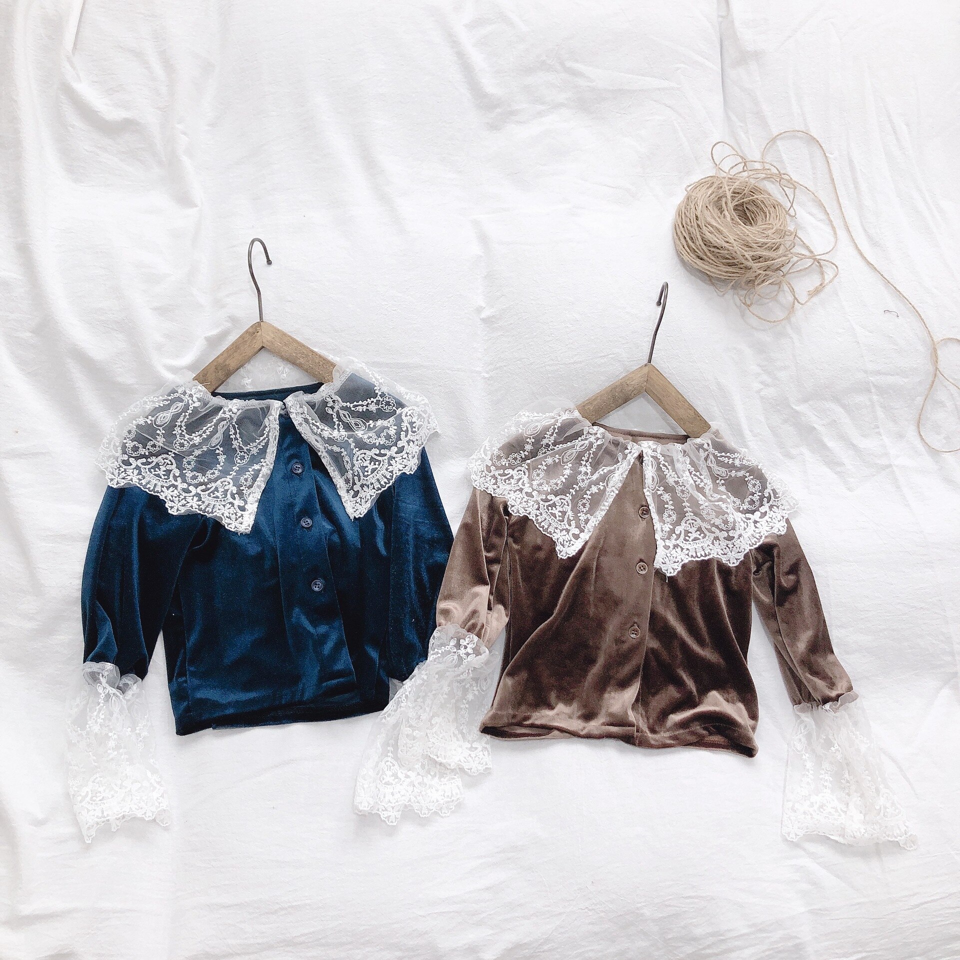 Hösten små flickor söta blusar spets blomma broderi flip krage koreansk baby höst sammet barn toppar söt tjej outfits