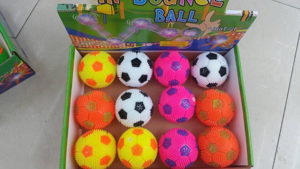 Slumpmässig färg välj led blixt fotboll taggig boll hög studsande bollar massageboll barn leksak glöd fest födelsedagsleksak: 6.5cm