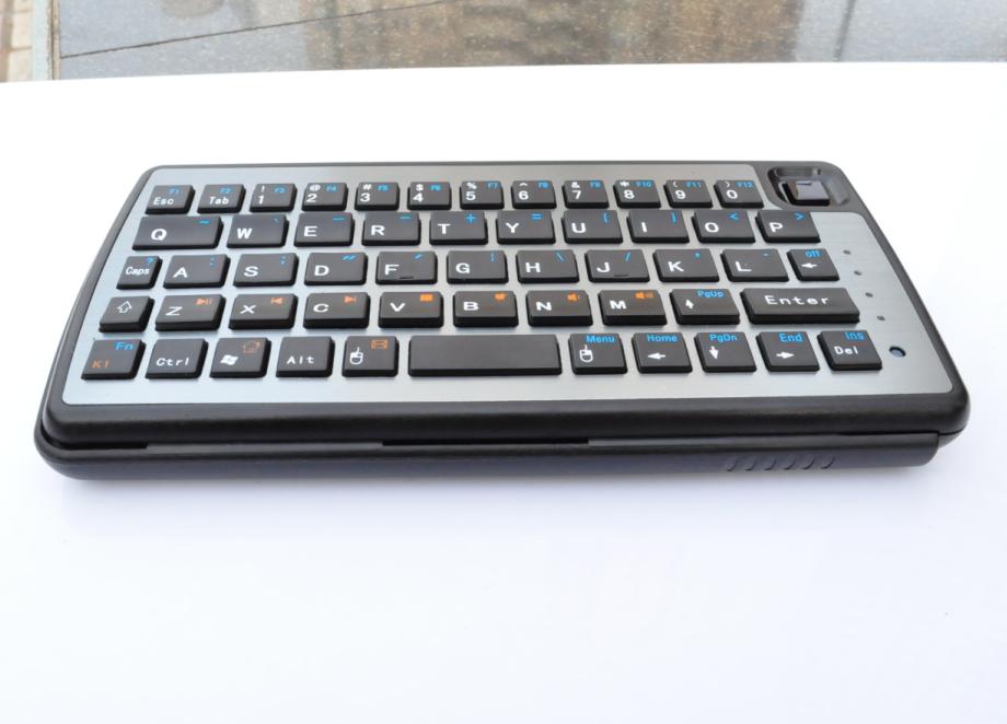 3-IN-1 Mini Wireless bluetooth touchpad Mouse Handheld Keyboard Combo for PC/Mac/Android /Smart Tv / Raspberry Pi 3 Windows