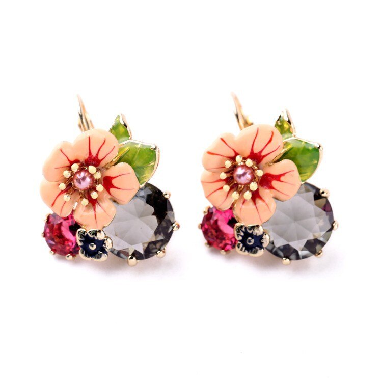 Boucle d'oreille en émail fleur, tendance limitée, Bijoux pour l'été et le printemps, tendance,