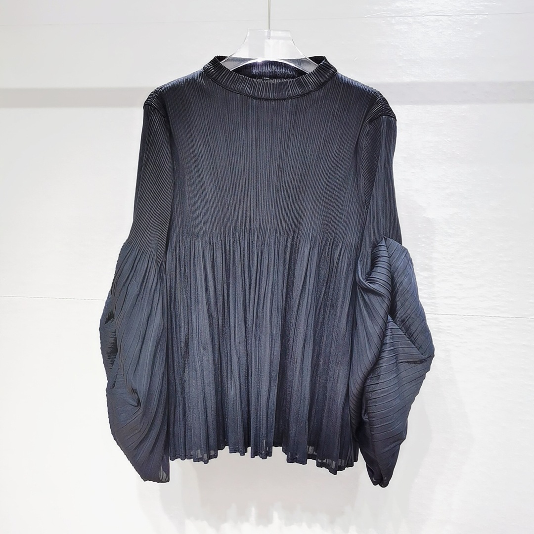 Miyake enfärgad topp vår och sommar exklusiv plisserad prinsessmodell topp bubbelärm stor storlek lös t-shirt: Svart