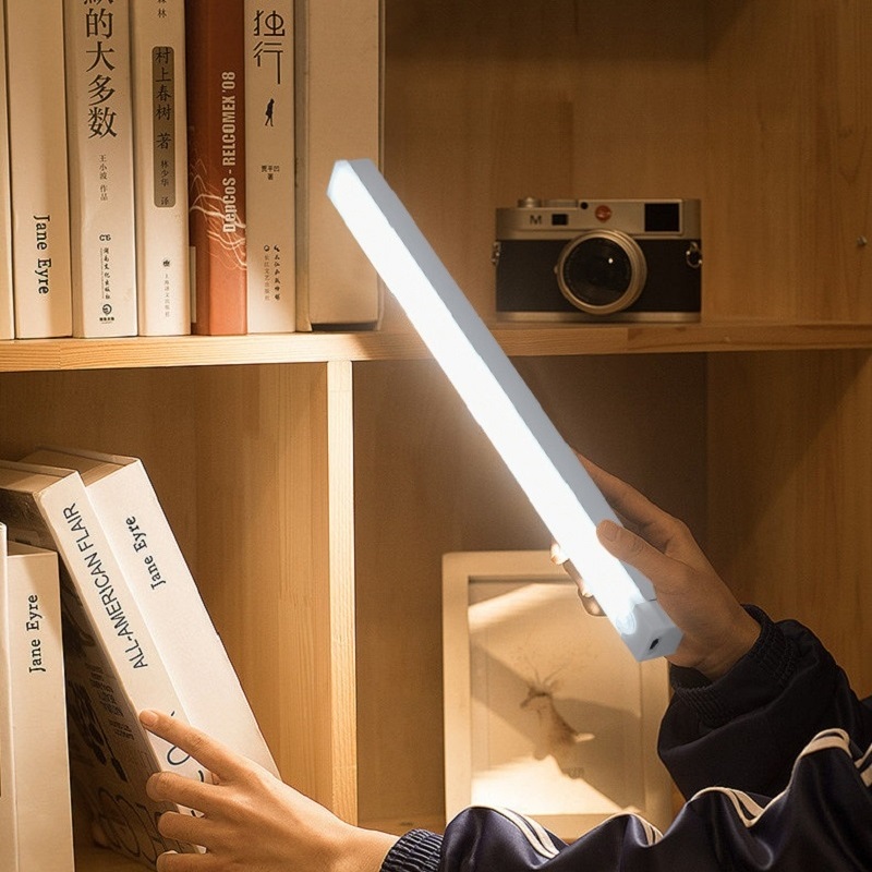 Oplaadbare bewegingssensor LED-balklicht Inductie-nachtlampje Draagbare draadloze magnetische kastlamp voor keukennachtkastje