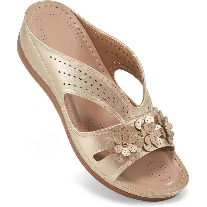 Zapatillas de mujer de tendencia 2024, zapatos de playa con cuña hueca y flores informales, sandalias antideslizantes cómodas con plataforma a la para actividades al aire libre