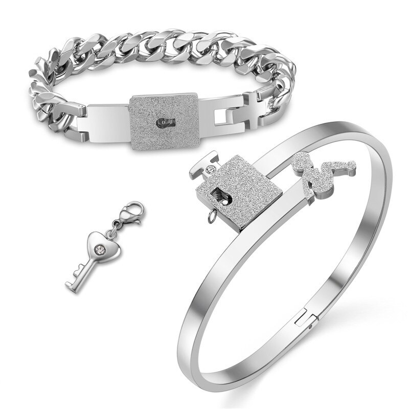 Setti ruostumaton teräs amor rakkaus sydän lukko avain pari rannekoru hänen kuningas ja kuningatar rannekorut rannekorut naiset miehet choker korut: Musta sinkitty