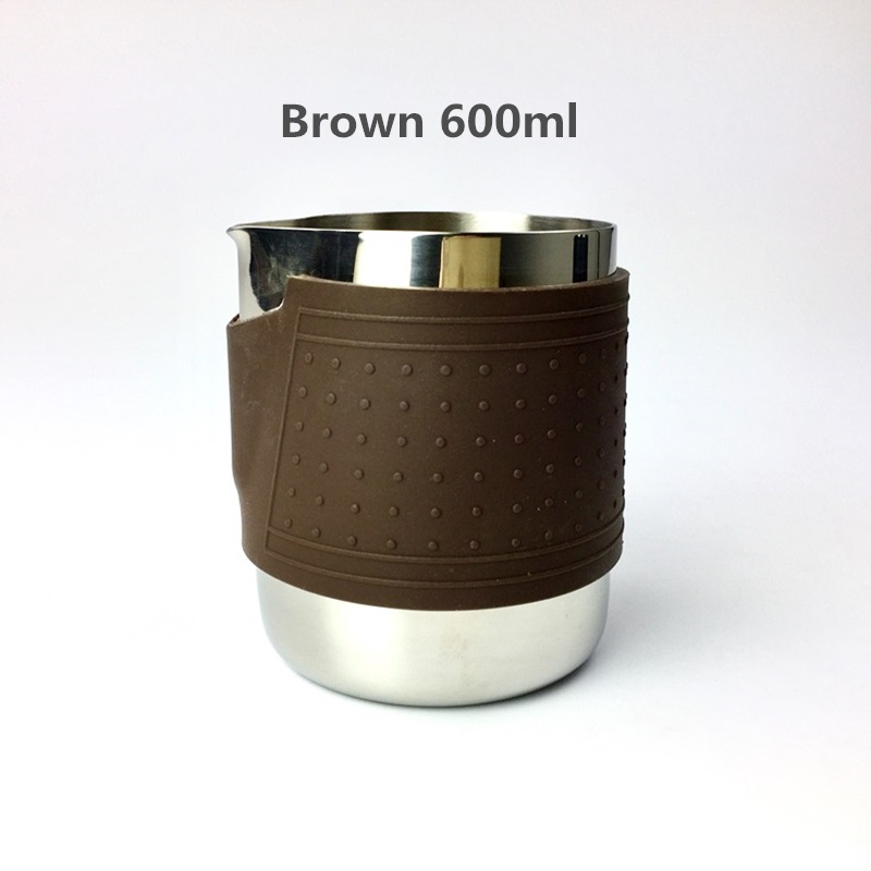 Stainless Steel Milk Frothing Jug Milk Pitcher Espresso Coffee Pitcher Barista Craft Coffee Latte Milk Jugs Frother Cup Pitcher: Silicone Brown 600ml