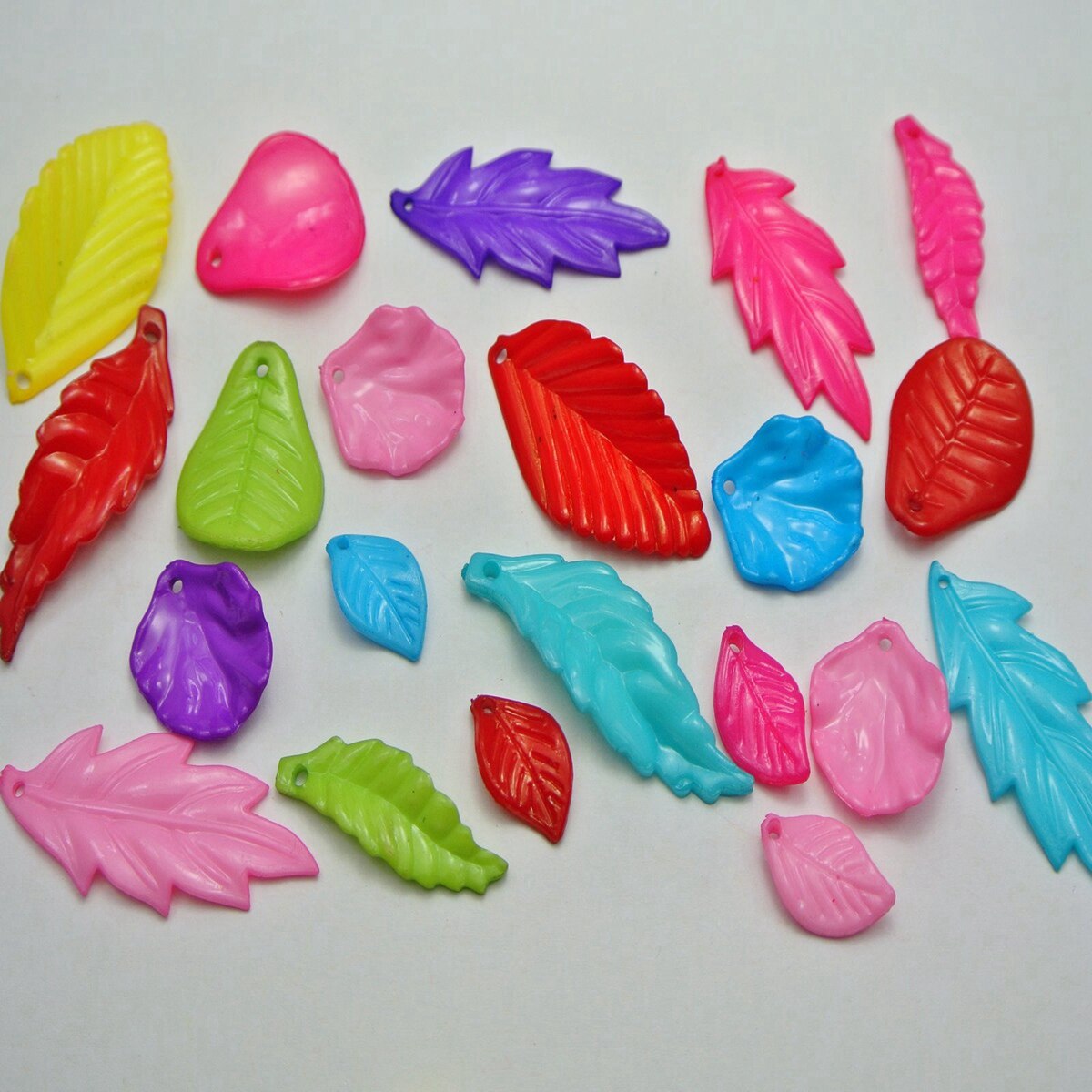 Craft DIY Mixed Color Acrylic Leaves Flower Petals Charm Pendants Various Shape